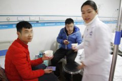 共度元宵节：神康医务人员给癫痫患者及家属送汤圆